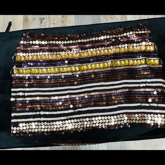 COPY - Selling a beautiful hand beaded BEBE skirt - Picture 4 of 5